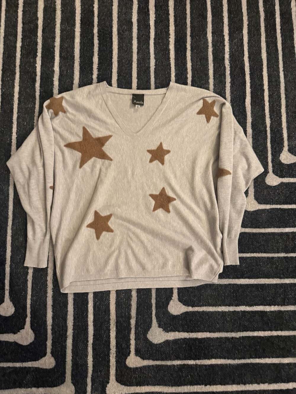 Aaeda V-Neck Star Print Oversized Knit Sweater